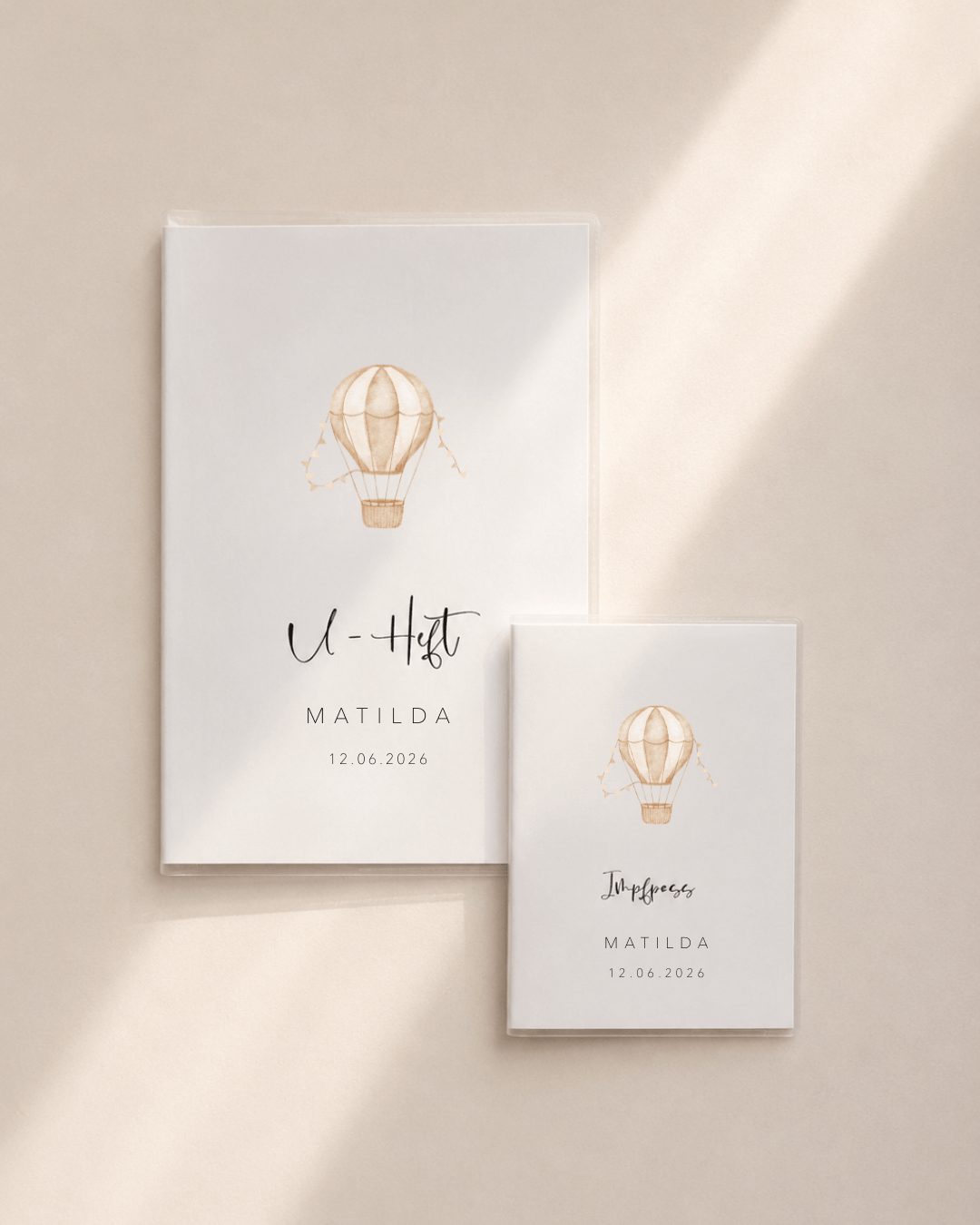 Personalisiertes U-Heft und Impfpass Set mit Namen, Heißluftballon-Motiv. Hochwertige Schutzhüllen für U-Heft (A5) und Impfpass als Geschenk zur Geburt.
